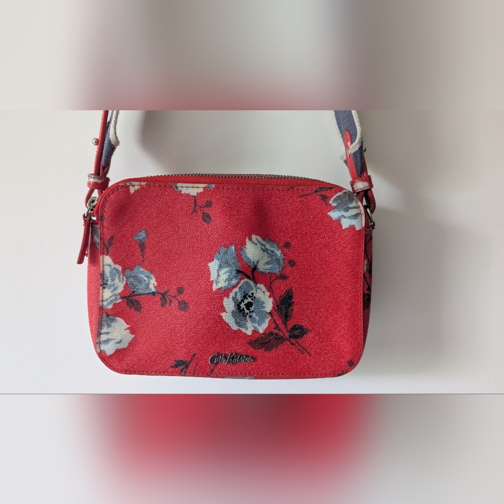Cath Kidston Red Floral Crossbody Bag Wide Adjustable Strap - Picture 2 of 15